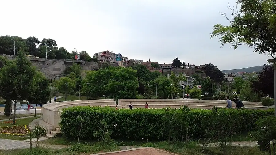 მშვიდობის ხიდი და რიყის პარკი — 1