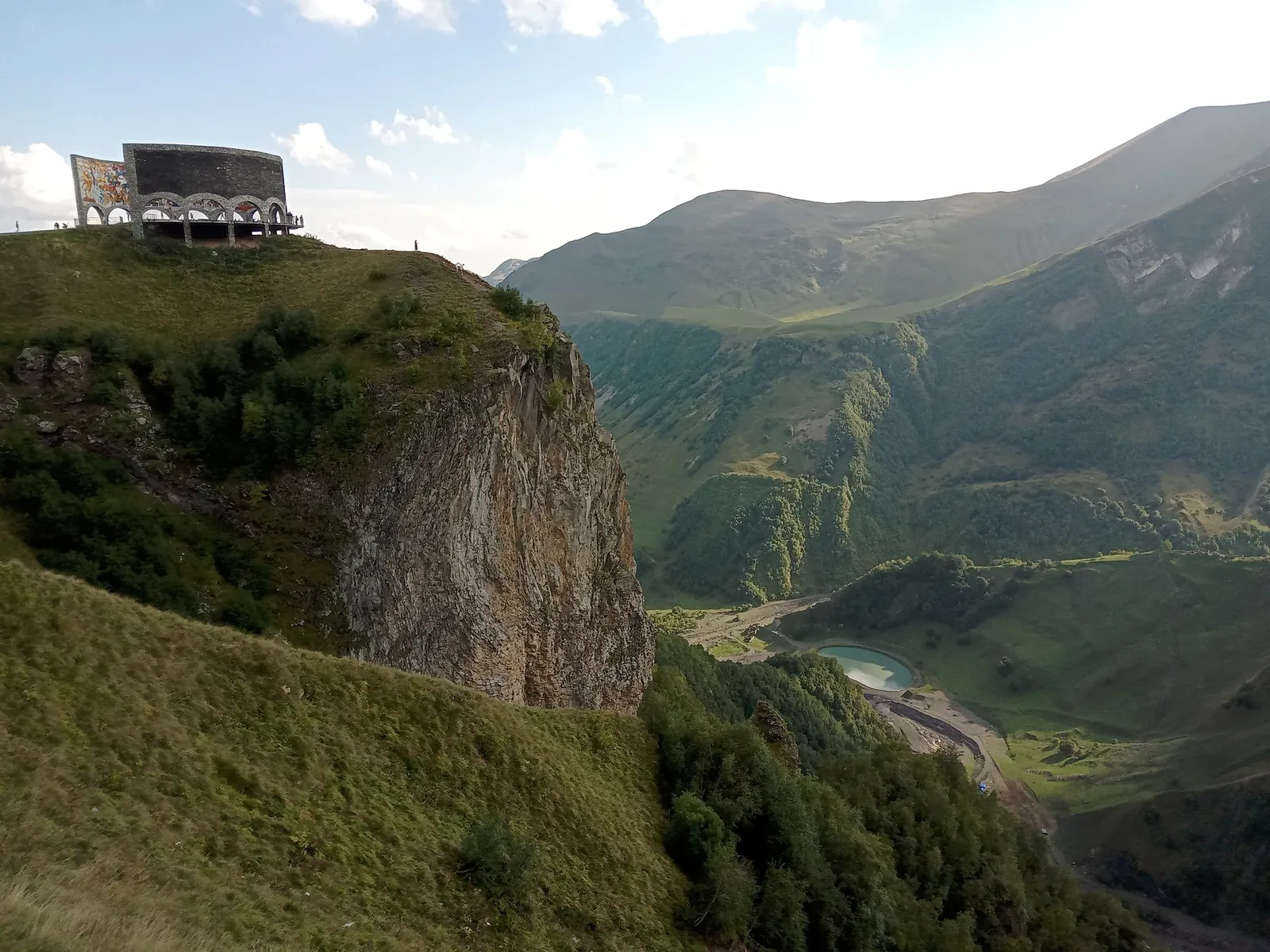 Jvari Pass and the Friendship Monument — 4