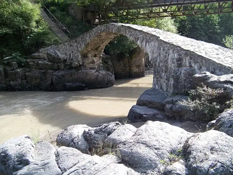სხალთის ტაძარი — 2