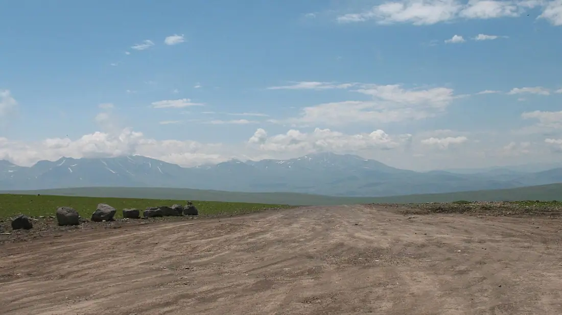 Tskhratskaro Pass