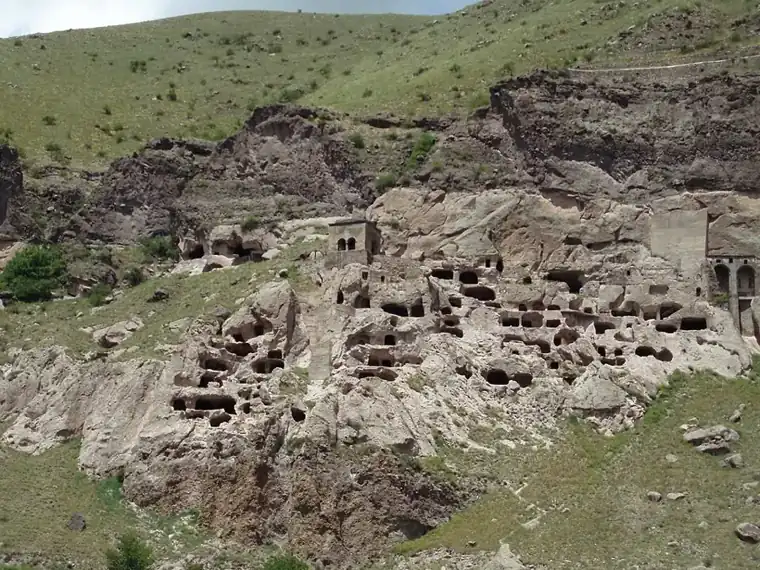 ვარძია — 1